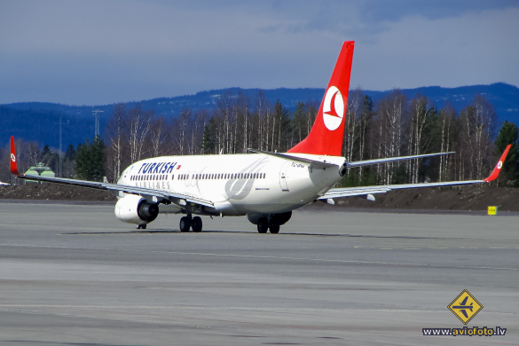 Boeing 737-8F2
